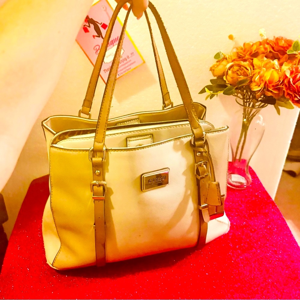 “Guess” Large hand Bag - Picture 2 of 16